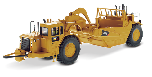 1:50 657G Core Classic Wheel Tractor Scraper