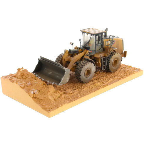 1:50 966M Weathered Wheel Loader