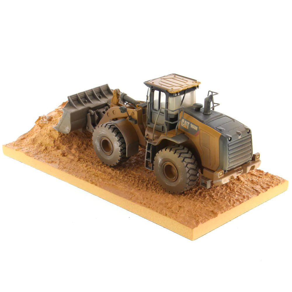 1:50 966M Weathered Wheel Loader – shopcaterpillar.com